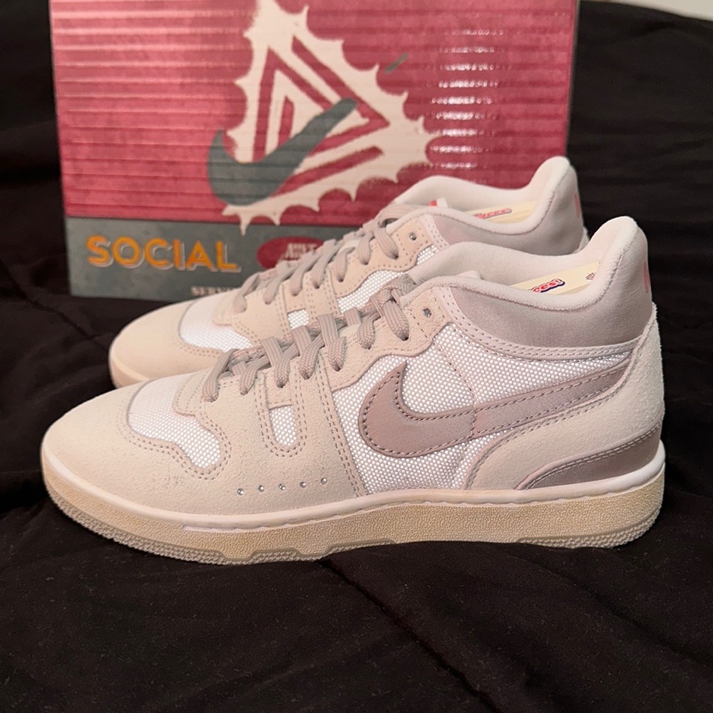 Nike Mac Attack SP Social Status. Size 7M/8.5W. Summit White/Lt Iron Ore.